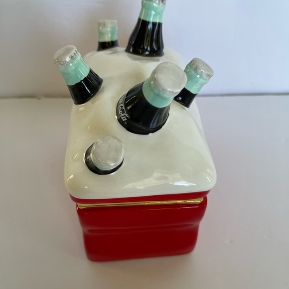 Coke Coca-Cola Ceramic Hinged Box * Ice
Chest With 6 Bottles 'On Ice' De… - Picture 3 of 9
